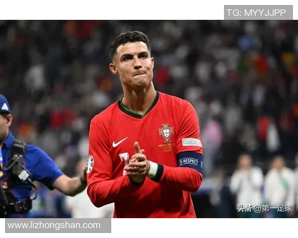 足球明星化妆互动视频揭秘球场外的魅力与风采展现