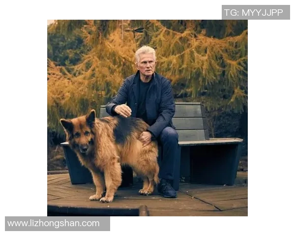 足球明星与爱犬亲密瞬间高清大图分享展现温暖与友谊 足球明星与爱犬亲密瞬间高清大图分享展现温暖与友谊